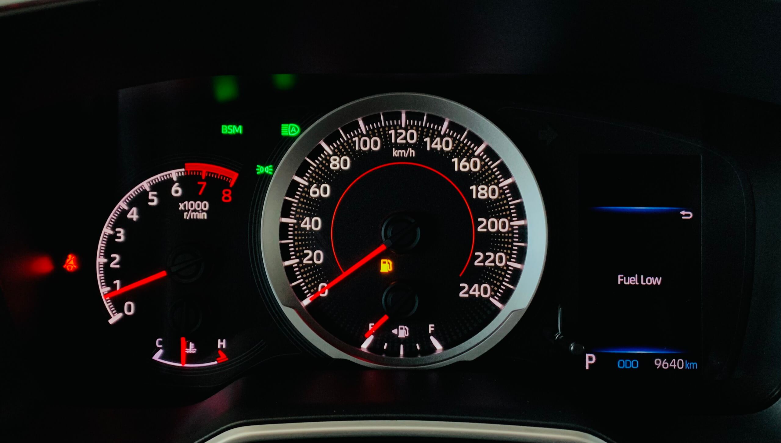 Đồng hồ tốc độ xe Toyota Cross bản V