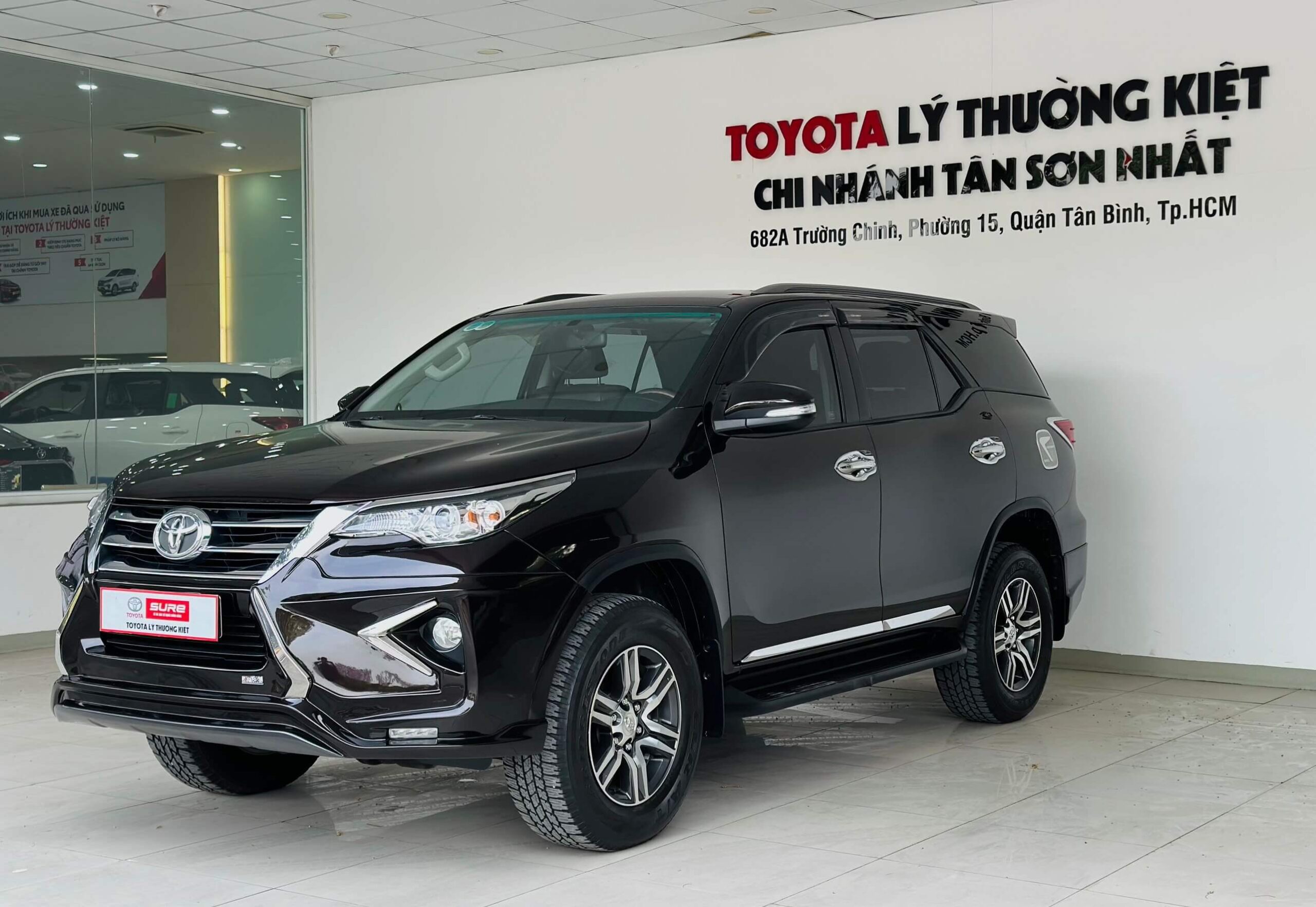 Toyota Fortuner 2.7AT 4x2 2017 màu nâu đã qua sử dụng