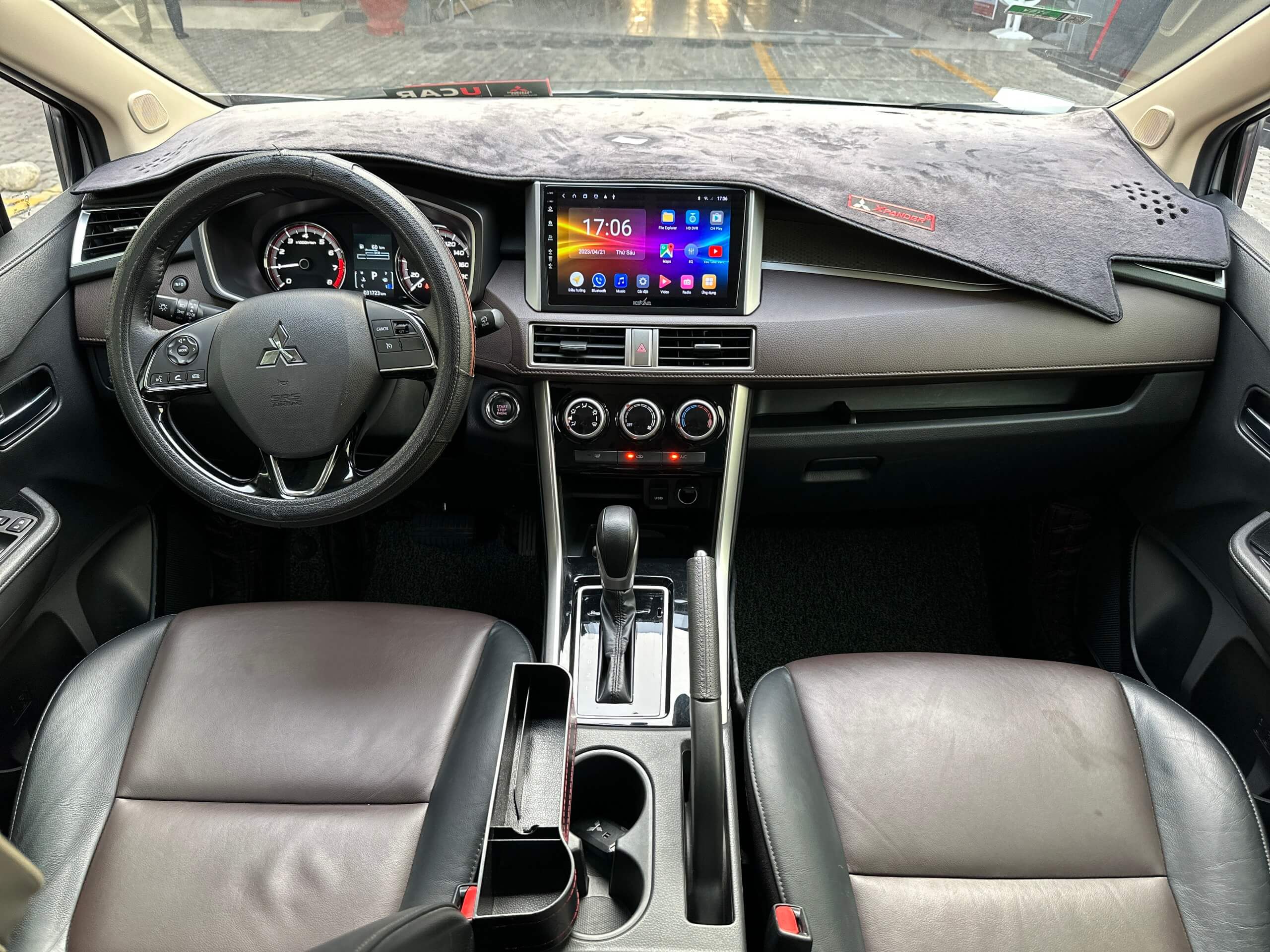 Táp lô xe có gắn màn hình Adroid xe Xpander Cross 2021