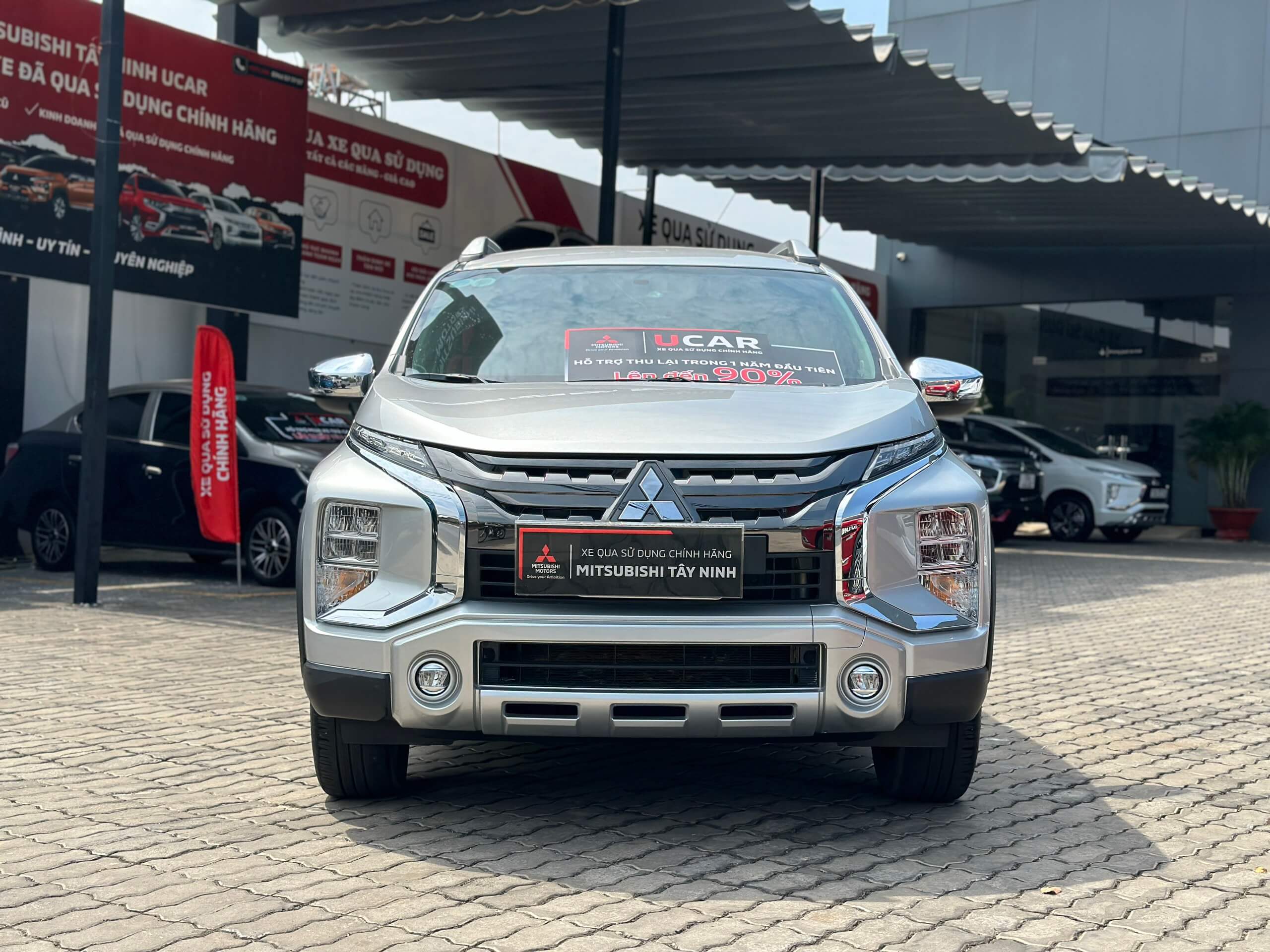 Đầu xe Mitsubishi Xpander Cross 2020 màu bạc