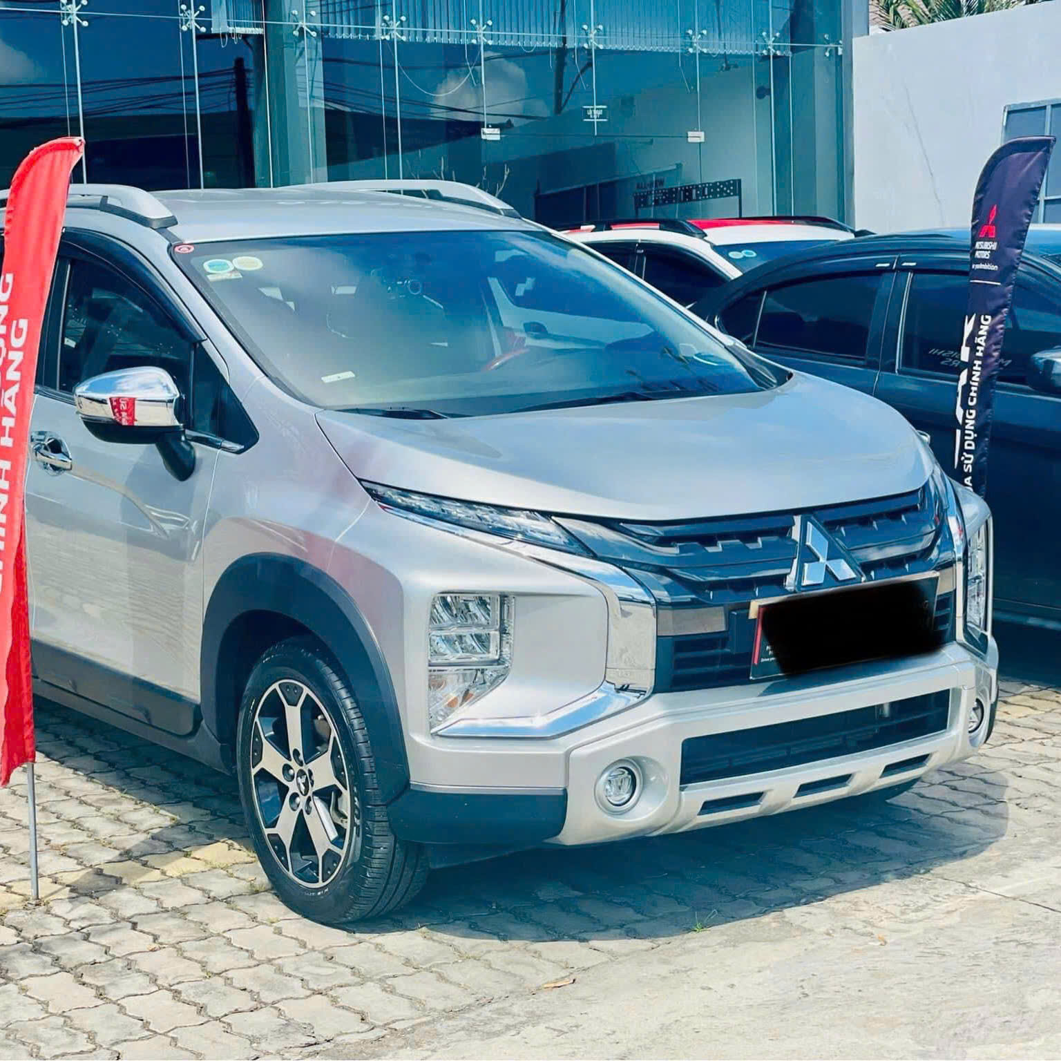 Mitsubishi Xpander Cross 2022 màu bạc